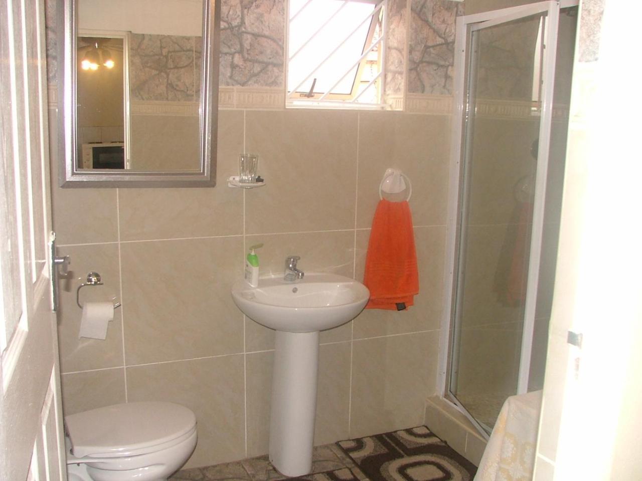 Mbalentle Guesthouse Bishop Lavis Bagian luar foto