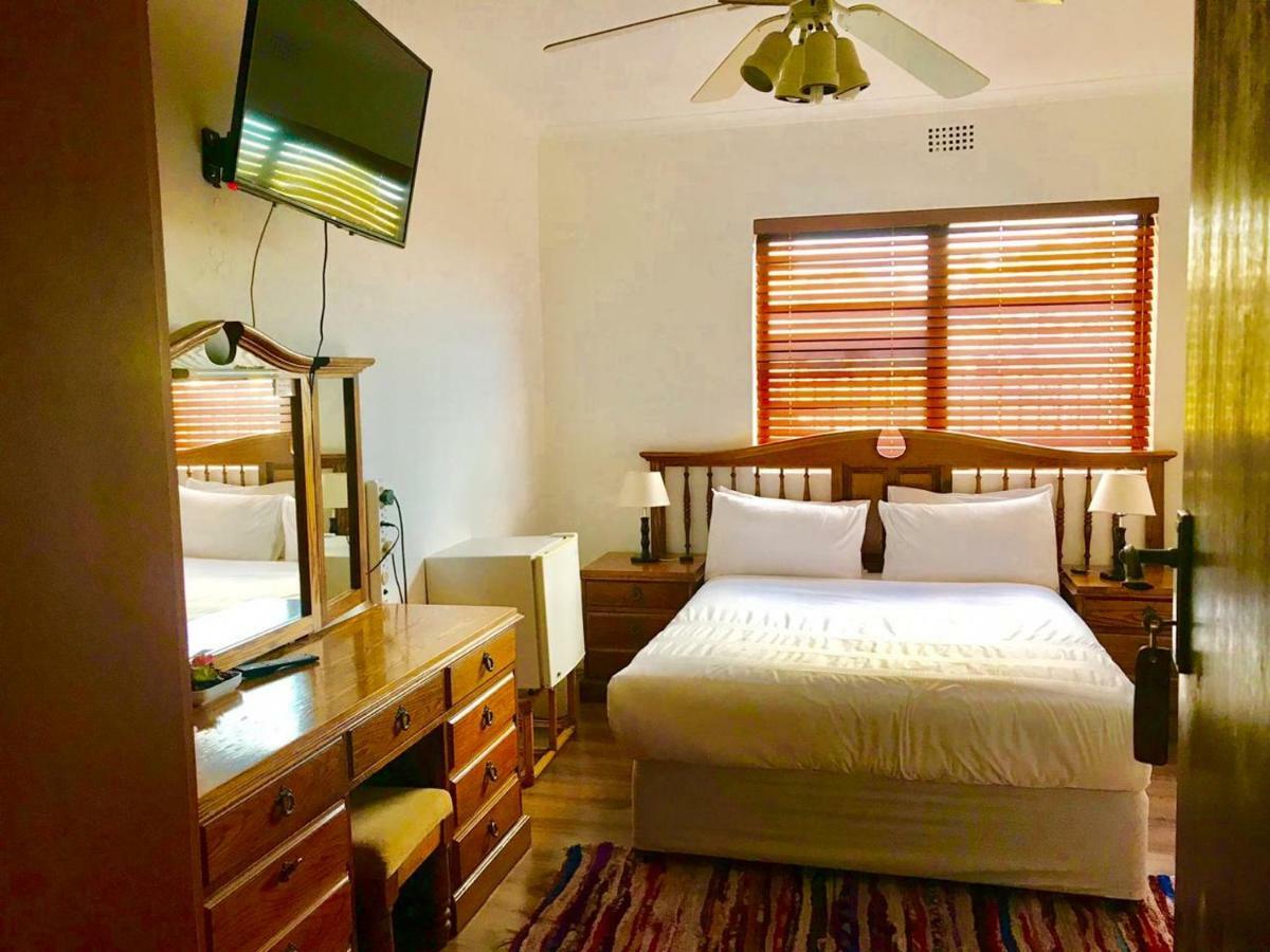 Mbalentle Guesthouse Bishop Lavis Bagian luar foto